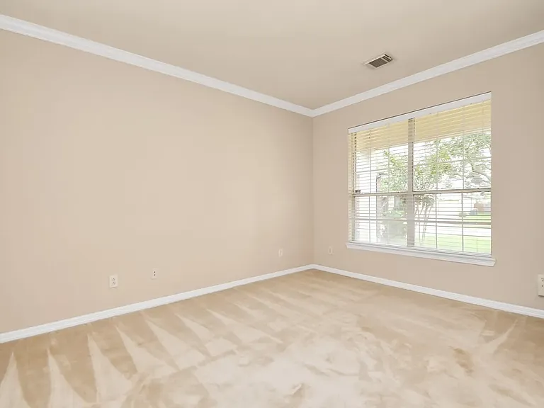 2504 Harbor Chase Dr — Photo 3