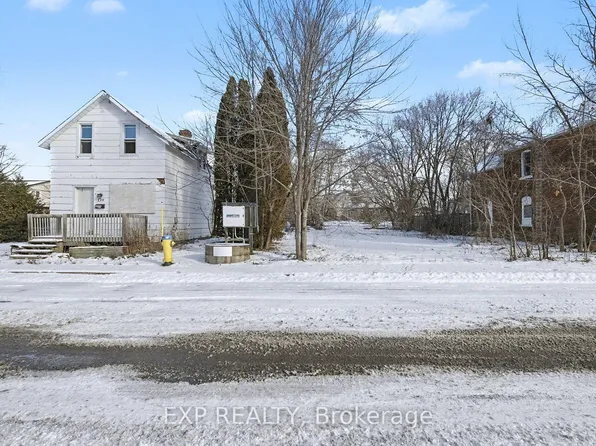 135 & 139 Charles St, Carleton Place, ON K7C 2Y4