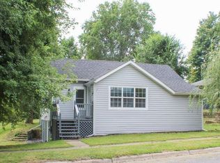 303 W Alexander St, Buchanan, MI 49107