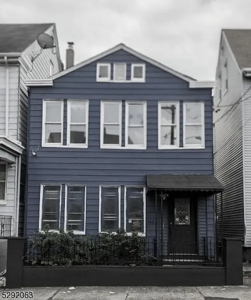 148 Oak St photo 1