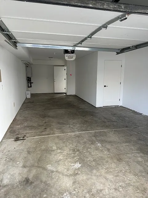 3 bed, 1305 sqft, $3,800 — Photo 3