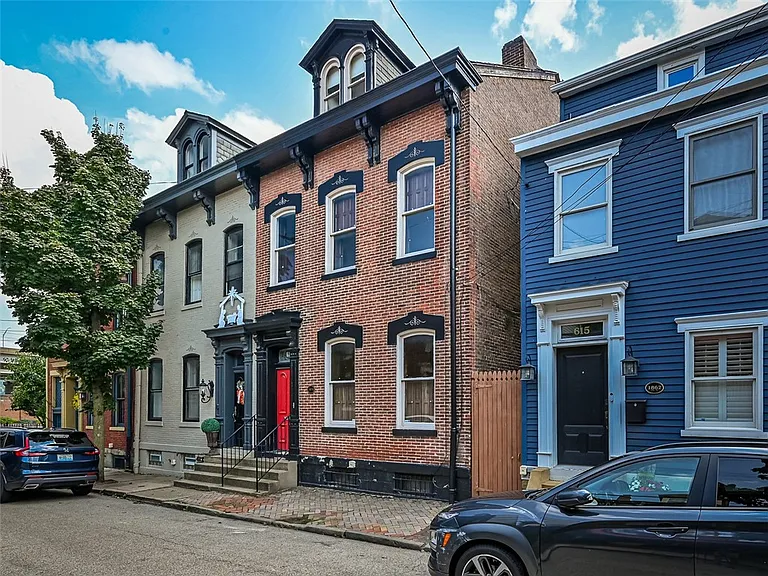 617 Avery St — Photo 2