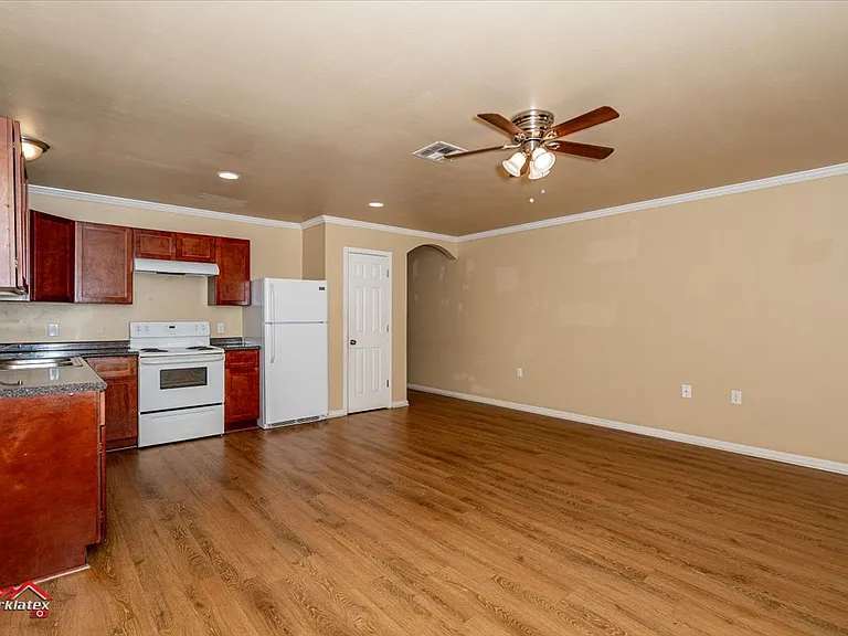 1225 Pecan St #B-2 — Photo 2