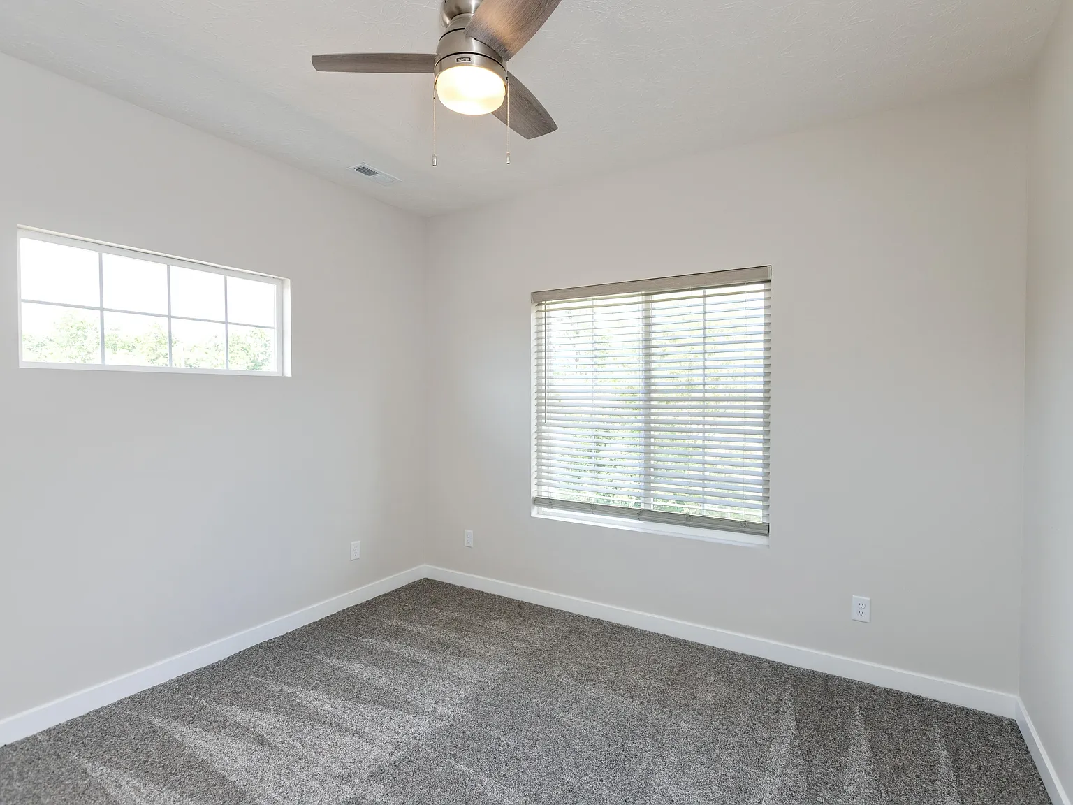 752 N Elder Ave — Photo 2