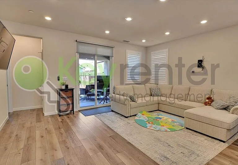 4168 Gossamer St — Photo 11
