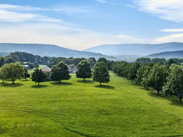 Bradford St, Swoope, VA 24479