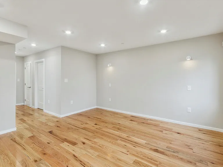 1515 W Stiles St #22 — Photo 6