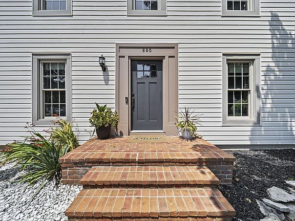 5th image of 886 Thirlwall Ct