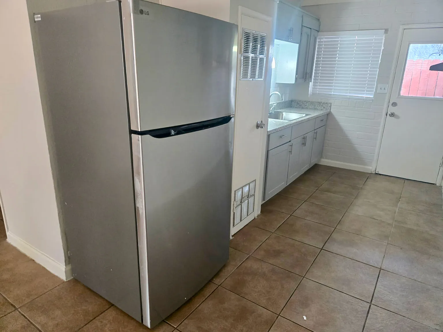 2 bed, 700 sqft, $1,250 — Photo 4