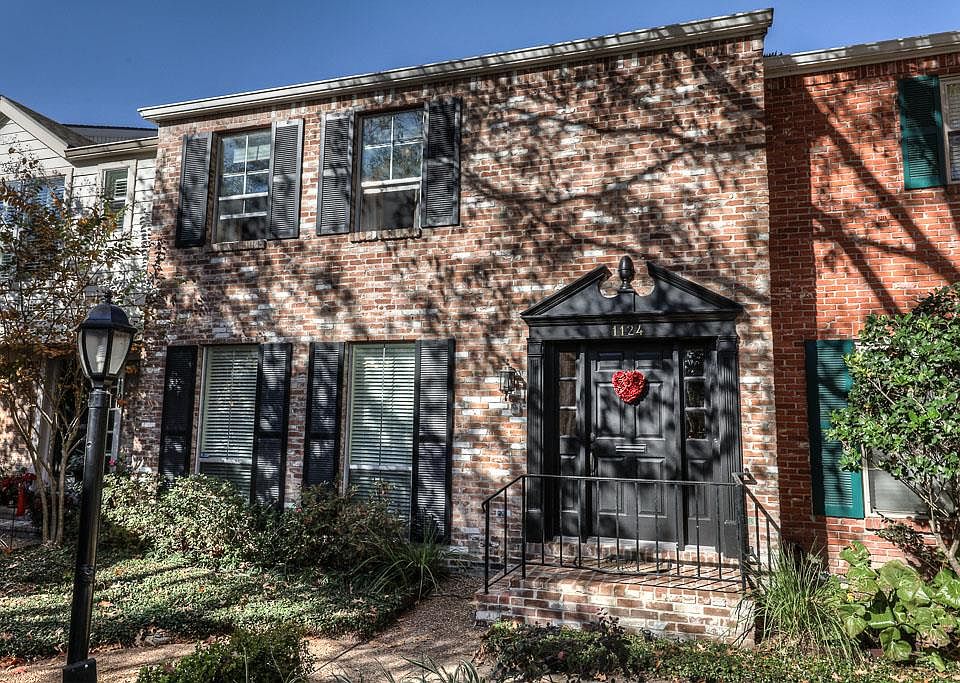 1st image of 1124 Fountain View Dr #211