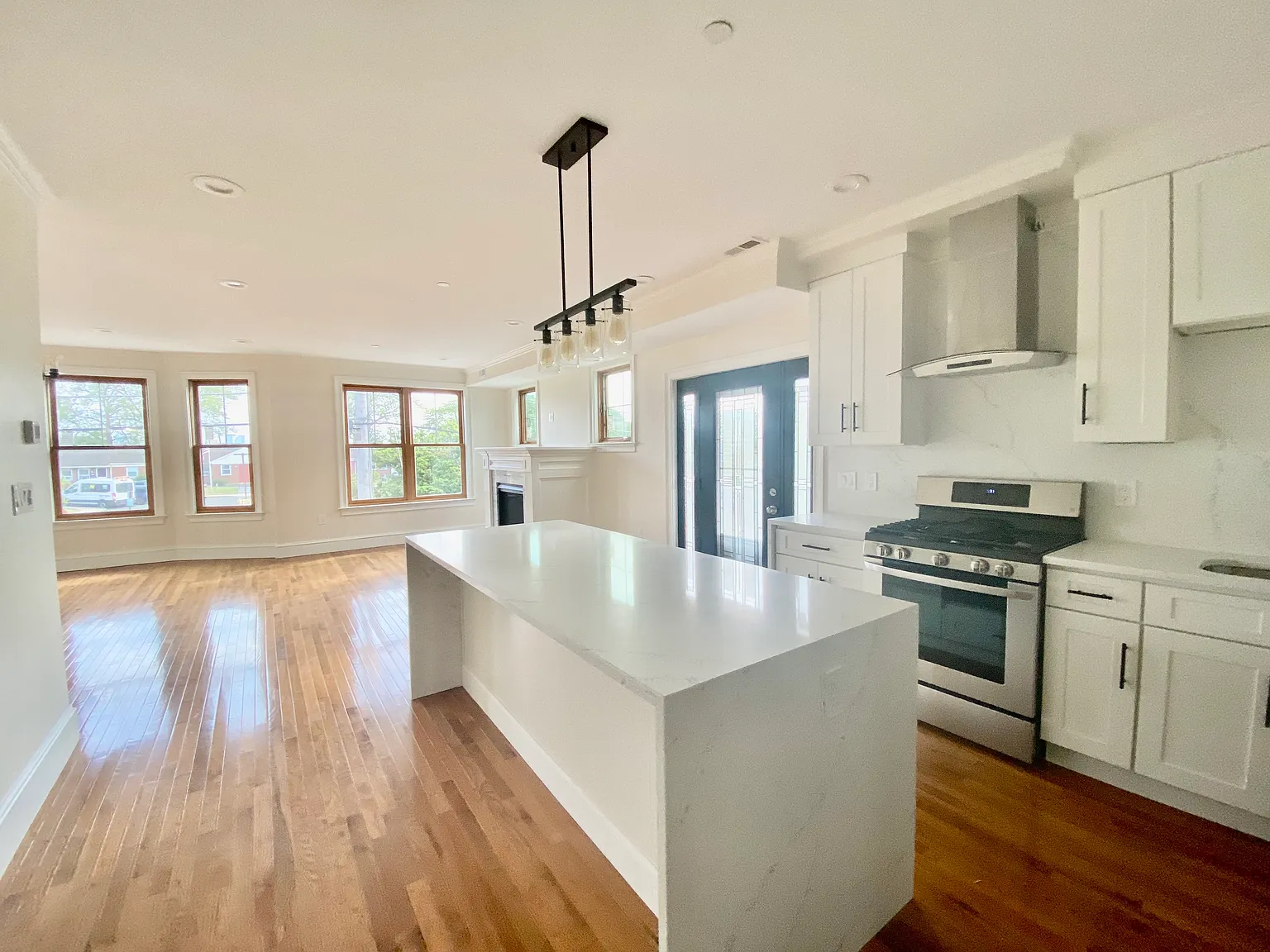 5 bed, 5.5 bath, $5,000 — Photo 2