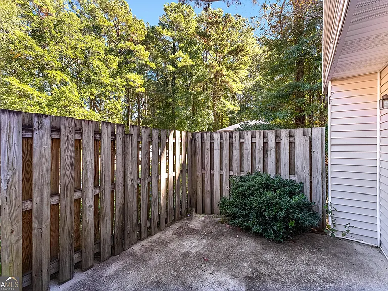 143 Twiggs Cor — Photo 18