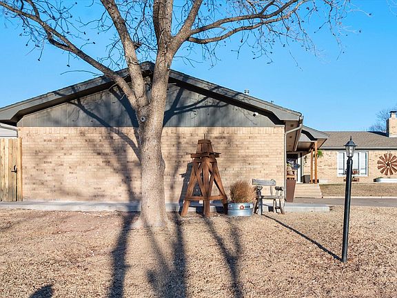 3rd image of 38 E Canyonview Dr