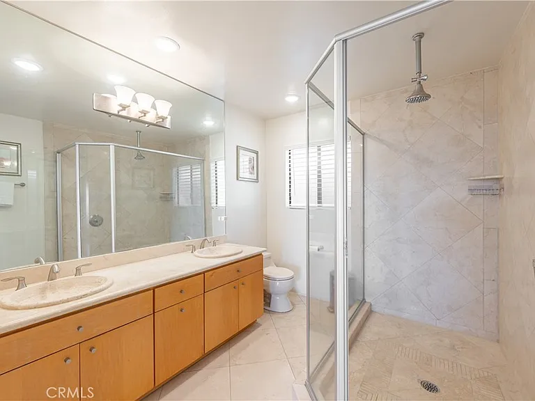 1350 E Tujunga Ave — Photo 38