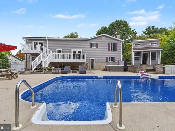 530 Mount Holly Dr, Westminster, MD 21157