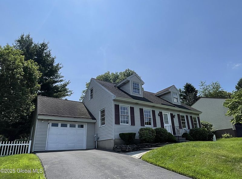3rd image of 13 Barber Drive