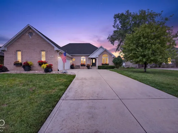2807 S Bloomsbury Dr, Greenwood, IN 46143