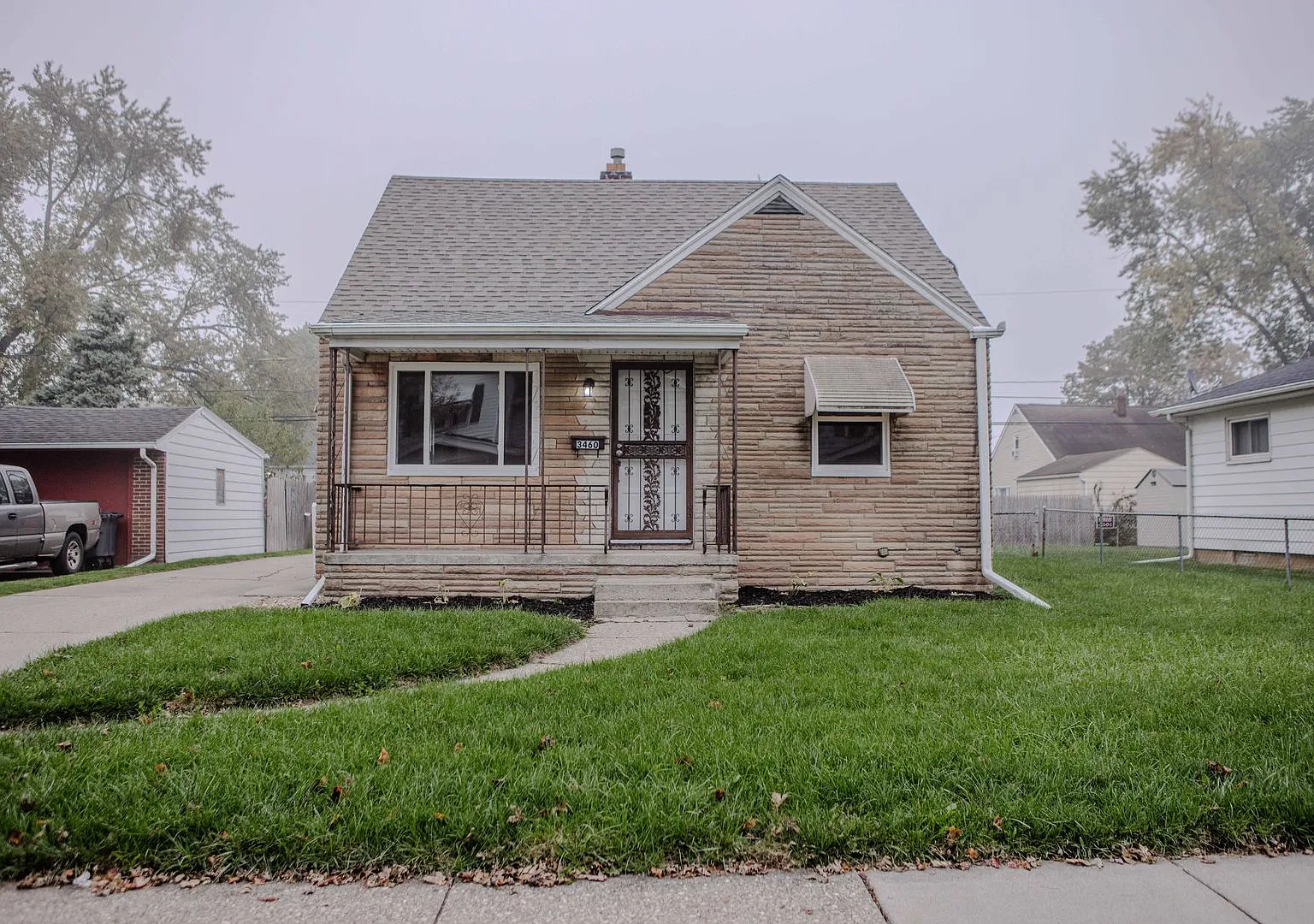 Beautiful three bedroom home with centrail air and loft — Photo 1