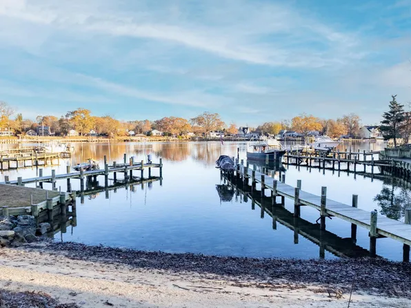 8156 Forest Glen Dr, Pasadena, MD 21122