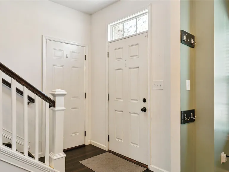 126 Brock St — Photo 8