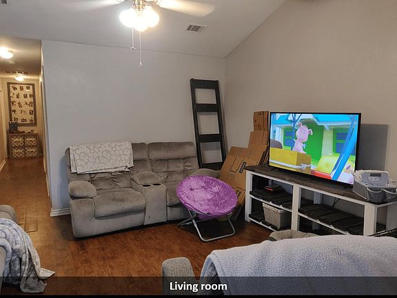 2nd image of 3817 Oldenburg Ln