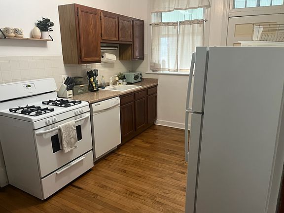 5th image of 3714 N Wolcott Ave