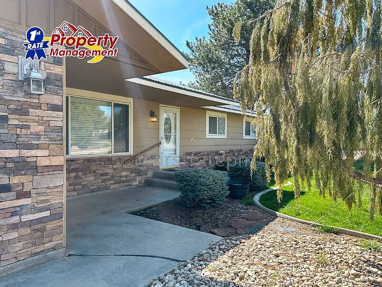 712 Fair Ln — Photo 2