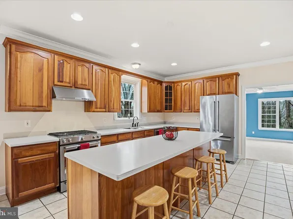 1000 Solomon Frazier Ct, Saint Leonard, MD 20685
