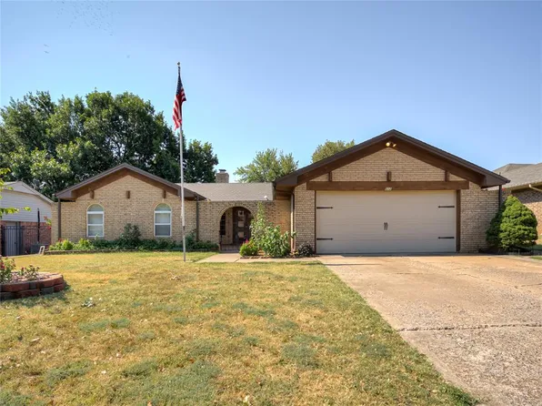 612 Saint James Pl, Yukon, OK 73099
