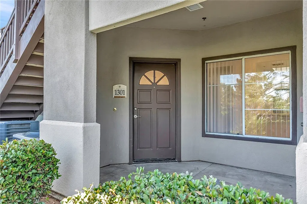 2 bed, 1100 sqft, $3,600 — Photo 2
