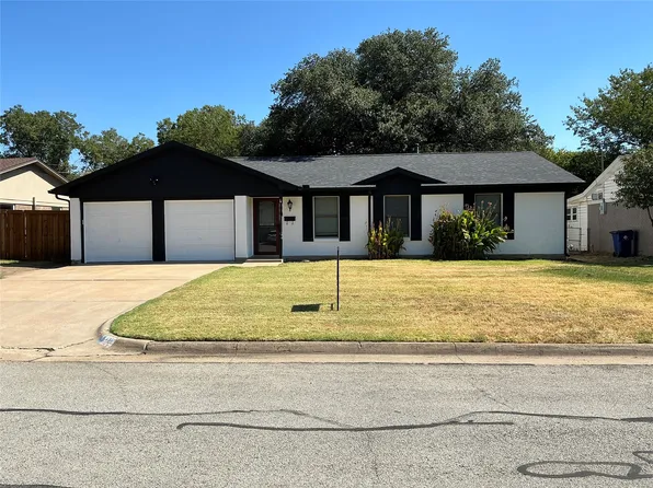 136 NW Jill Ann Dr, Burleson, TX 76028