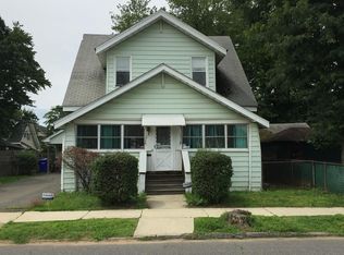 128 Phoenix Ter, Springfield, MA 01104