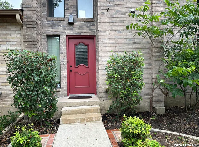 3 bed, 2.0 bath, 2085 sqft, $1,900 — Photo 2