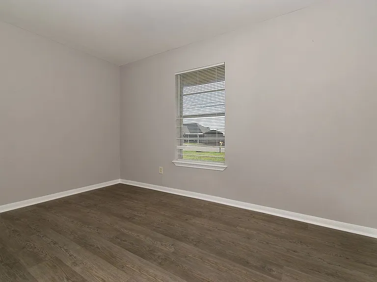 4008 Templeton St — Photo 30