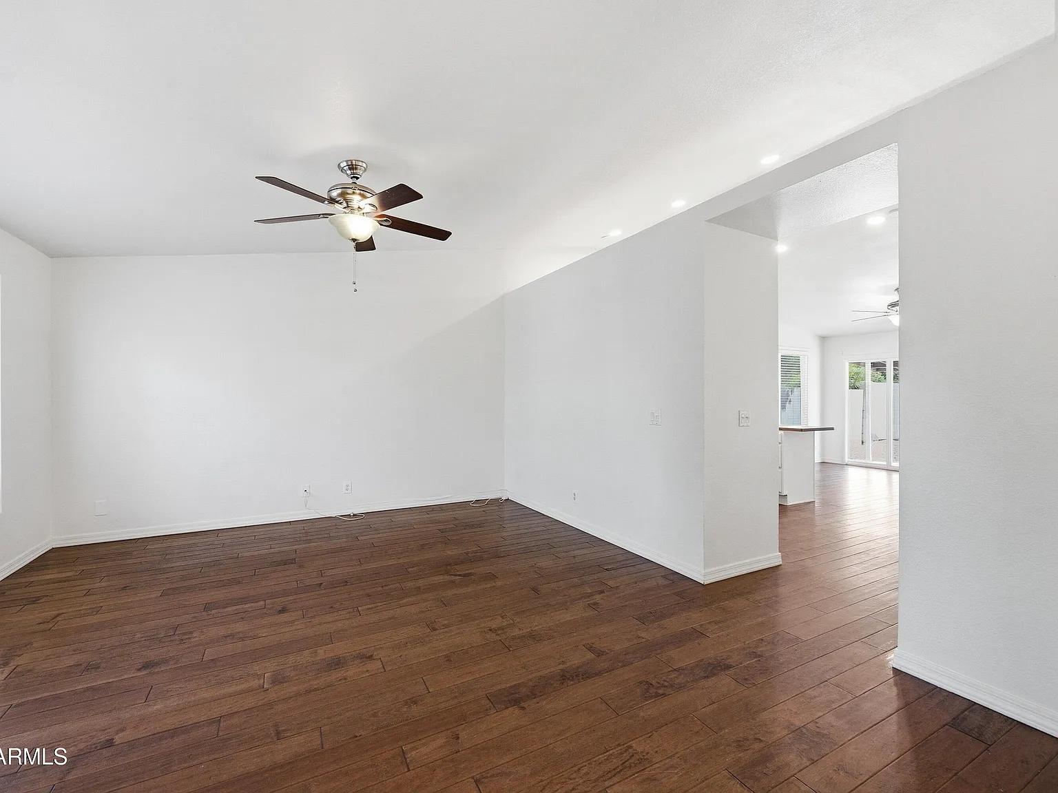3 bed, 2.0 bath, 1381 sqft, $2,350 — Photo 3