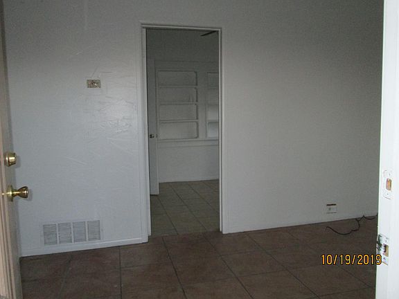 3rd image of 2930 Sacramento Ave