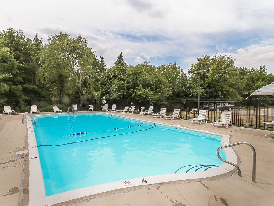 2nd image of 5300 Carriageway Dr APT 102