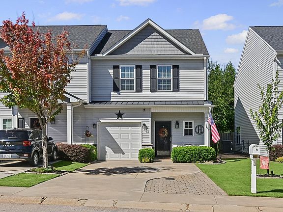 3rd image of 832 Chartwell Dr