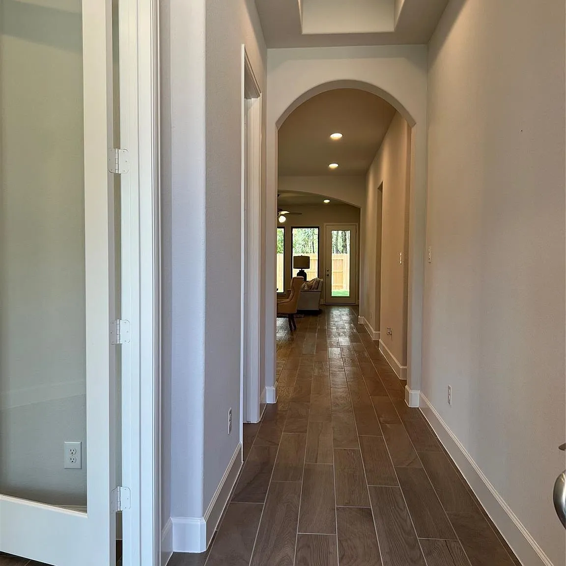 3 bed, 2.0 bath, 2023 sqft, $2,800 — Photo 4