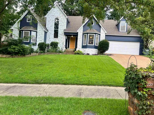 2217 Oak Hollow Ln, Cordova, TN 38016