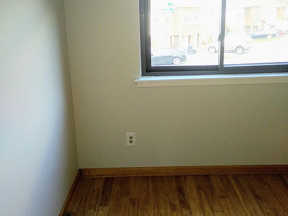 2nd image of 1274 Hemlock Dr #A