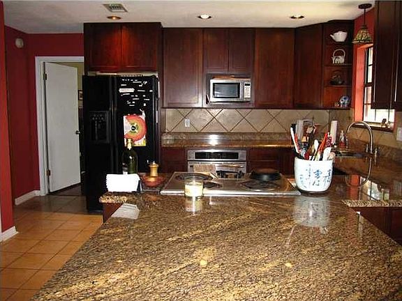 3rd image of 5905 Roble Loma Dr