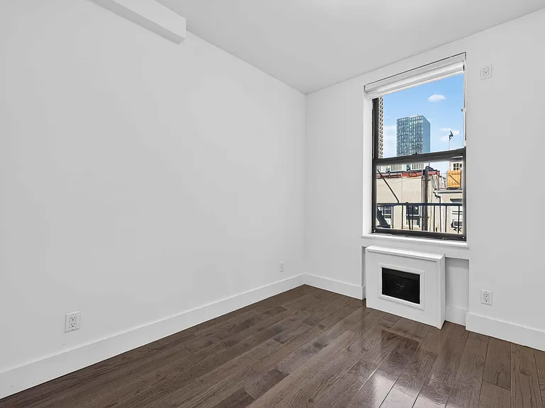152 Thompson St #4A — Photo 2