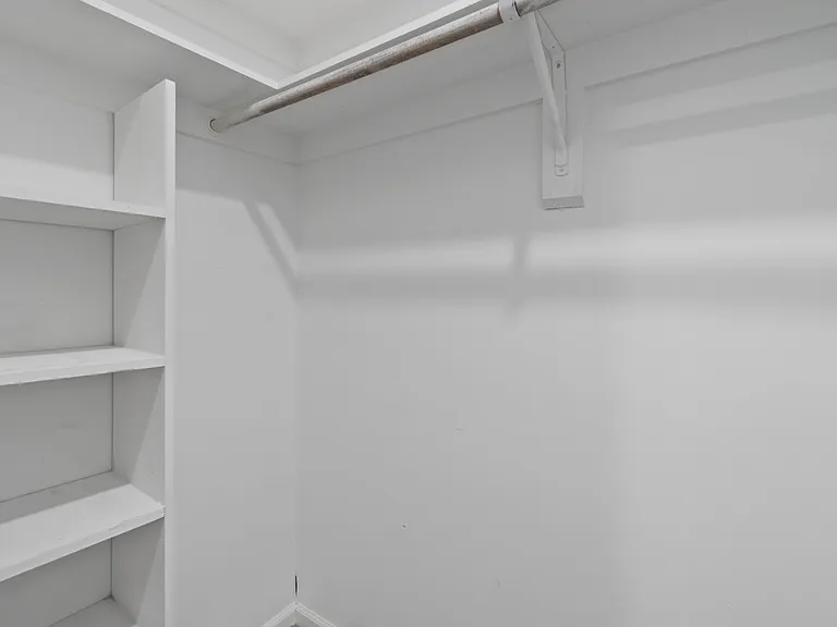 945 Captains Ct — Photo 27