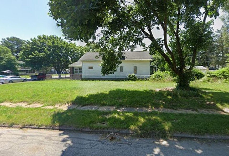 2nd image of 1049 N Brookfield St