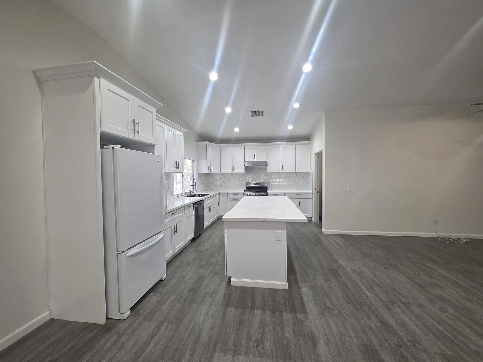 3 bed, 1678 sqft, $3,100 — Photo 4