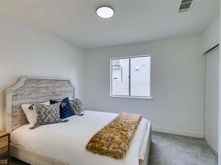 598 Jackson Dr — Photo 8