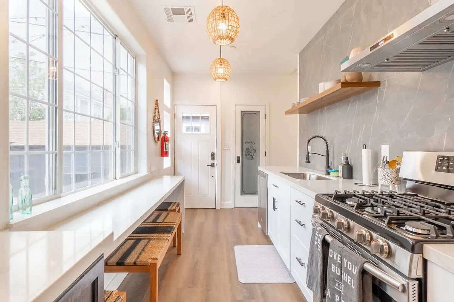 2 bed, 1.0 bath, 1496 sqft, $6,432 — Photo 3