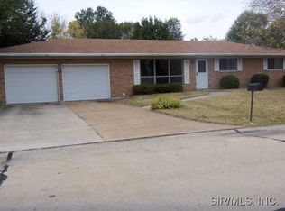 303 Lotus Dr, Swansea, IL