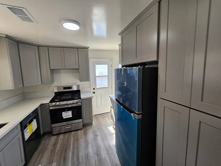 1529 Newport Ave #1 — Photo 7